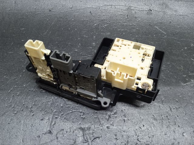 bontott TOYOTA YARIS VERSO Fűtéskapcsoló (manuális klímás)