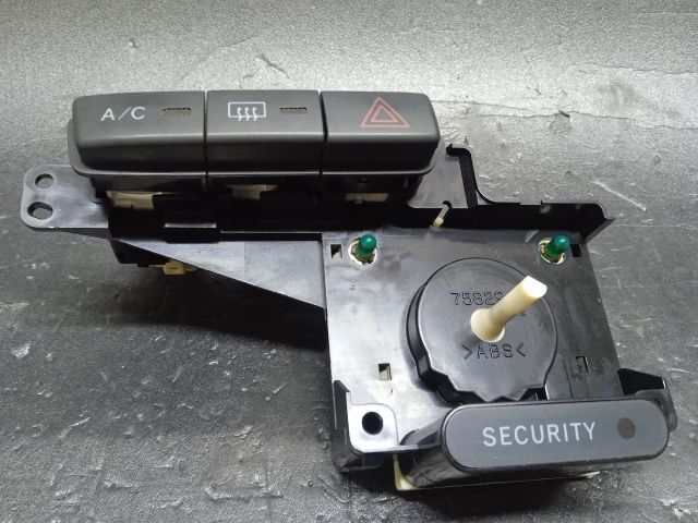 bontott TOYOTA YARIS VERSO Fűtéskapcsoló (manuális klímás)