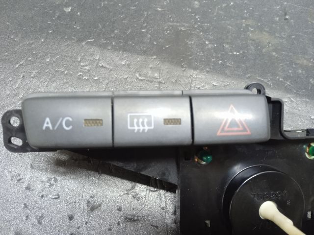 bontott TOYOTA YARIS VERSO Fűtéskapcsoló (manuális klímás)