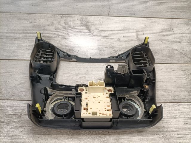 bontott TOYOTA YARIS VERSO Fűtéskapcsoló (Nem klímás)