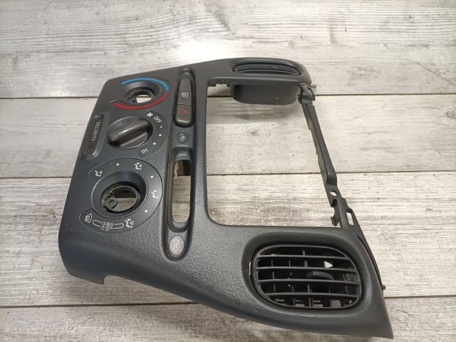 bontott TOYOTA YARIS VERSO Fűtéskapcsoló (Nem klímás)