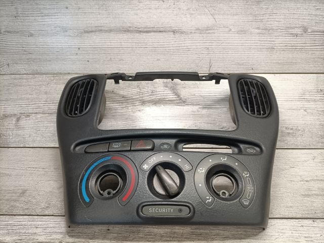 bontott TOYOTA YARIS VERSO Fűtéskapcsoló (Nem klímás)