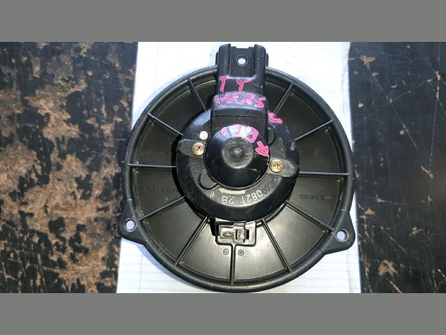 bontott TOYOTA YARIS VERSO Fűtőmotor (Nem klímás)