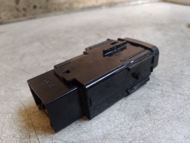 bontott TOYOTA YARIS VERSO Hátsó Ködzárófény Kapcsoló