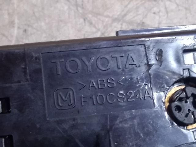 bontott TOYOTA YARIS VERSO Hátsó Ködzárófény Kapcsoló