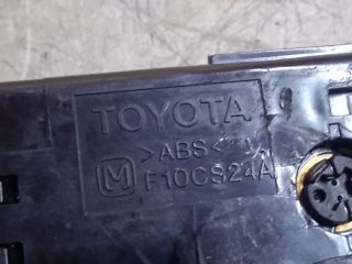 bontott TOYOTA YARIS VERSO Hátsó Ködzárófény Kapcsoló