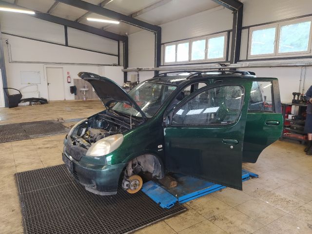 bontott TOYOTA YARIS VERSO Jobb A Oszlop Burkolat