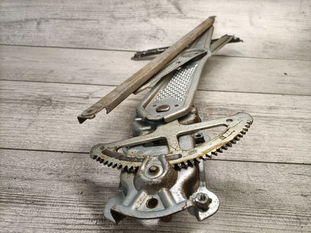 bontott TOYOTA YARIS VERSO Jobb első Ablakemelő Szerkezet (Mechanikus)