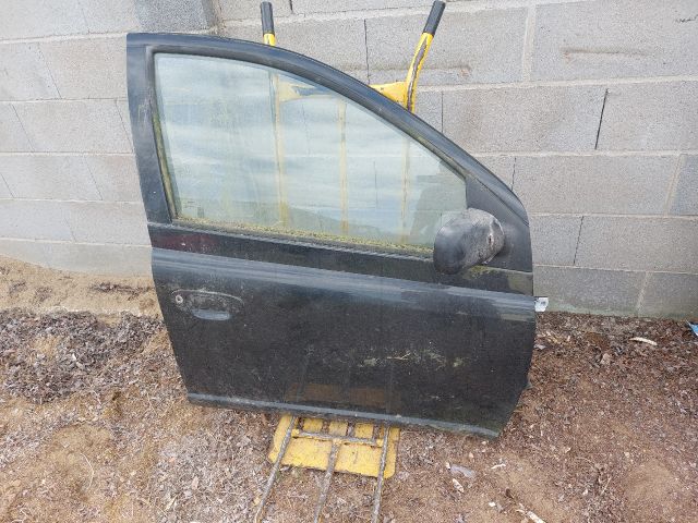 bontott TOYOTA YARIS VERSO Jobb első Ajtó (Részeivel)