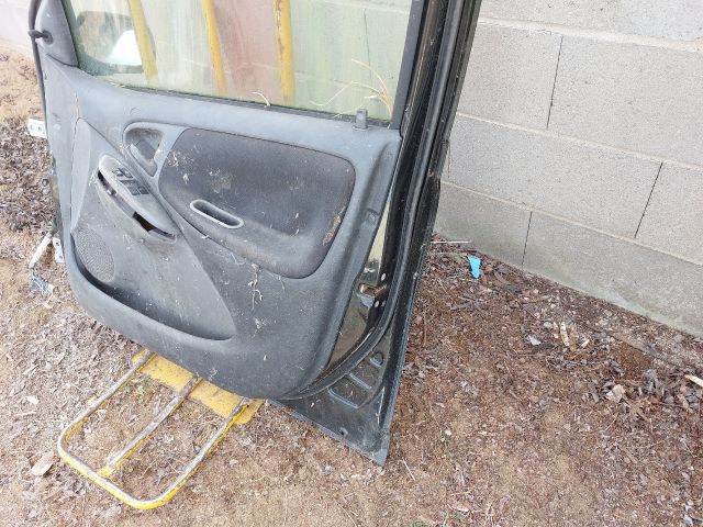 bontott TOYOTA YARIS VERSO Jobb első Ajtó (Részeivel)