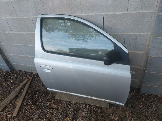 bontott TOYOTA YARIS VERSO Jobb első Ajtó (Üres lemez)