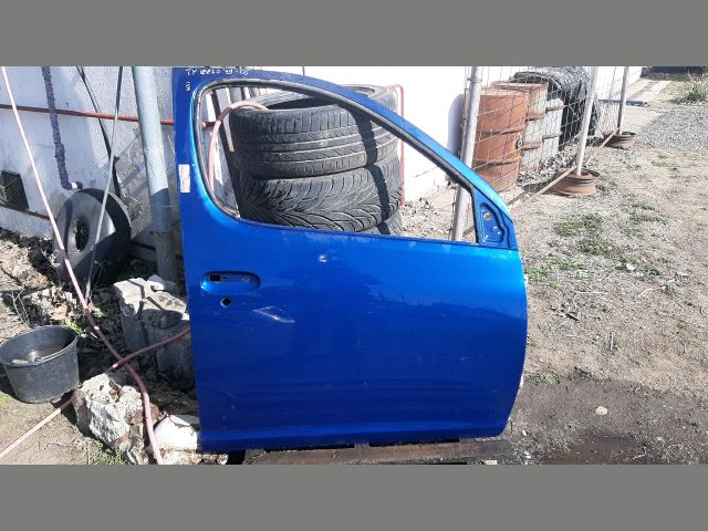 bontott TOYOTA YARIS VERSO Jobb első Ajtó (Üres lemez)