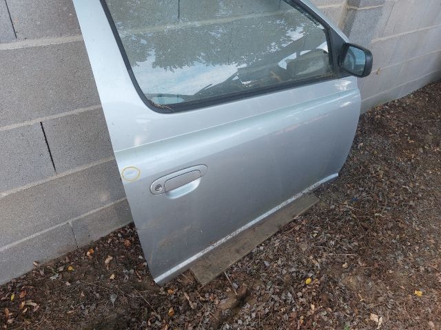 bontott TOYOTA YARIS VERSO Jobb első Ajtó (Üres lemez)