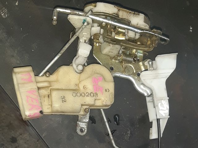 bontott TOYOTA YARIS VERSO Jobb első Ajtózár