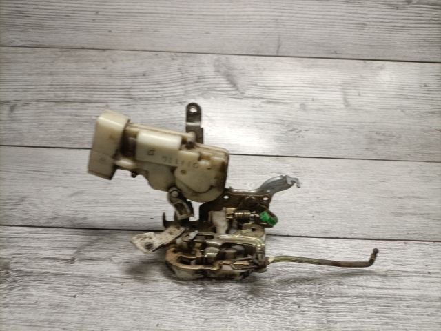 bontott TOYOTA YARIS VERSO Jobb első Ajtózár