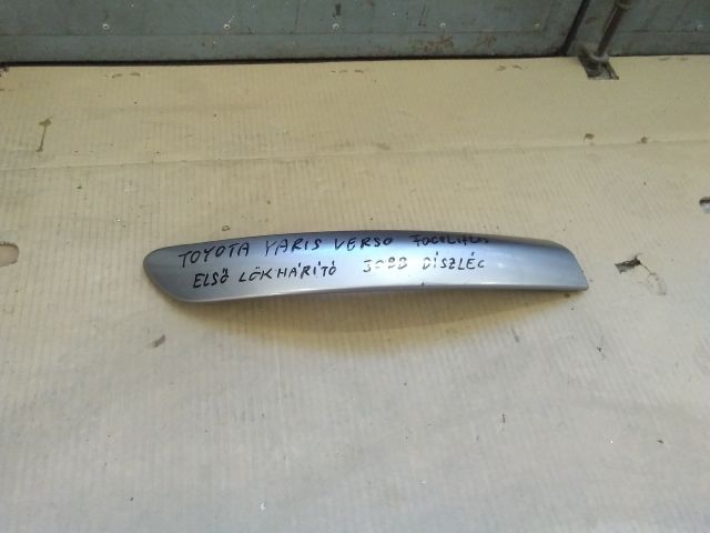 bontott TOYOTA YARIS VERSO Jobb első Lökhárító Díszléc