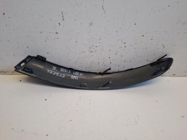 bontott TOYOTA YARIS VERSO Jobb első Lökhárító Díszléc