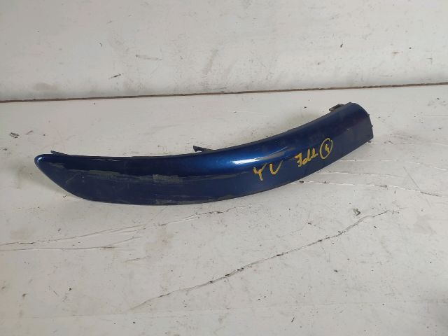 bontott TOYOTA YARIS VERSO Jobb első Lökhárító Díszléc