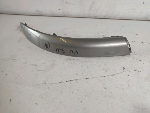 bontott TOYOTA YARIS VERSO Jobb első Lökhárító Díszléc