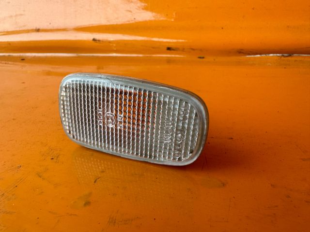 bontott TOYOTA YARIS VERSO Jobb első Sárvédő Irányjelző