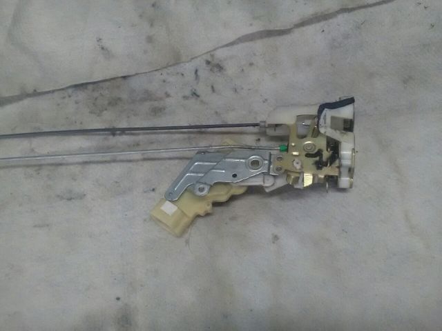 bontott TOYOTA YARIS VERSO Jobb hátsó Ajtózár