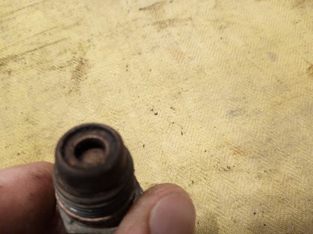 bontott TOYOTA YARIS VERSO Kartergáz Visszavezető Szelep