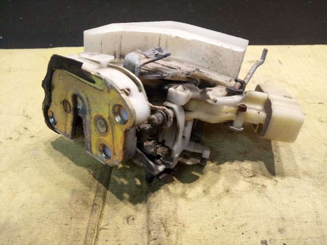 bontott TOYOTA YARIS VERSO Központizár Motor Csomagtérajtó