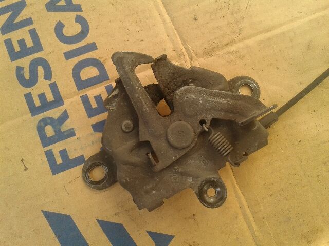 bontott TOYOTA YARIS VERSO Motorháztető Zárszerkezet