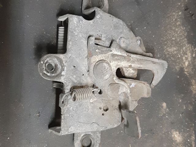 bontott TOYOTA YARIS VERSO Motorháztető Zárszerkezet