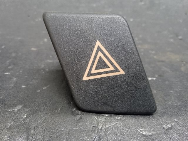 bontott TOYOTA YARIS Vészvillogó Kapcsoló