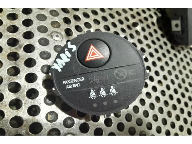 bontott TOYOTA YARIS Vészvillogó Kapcsoló