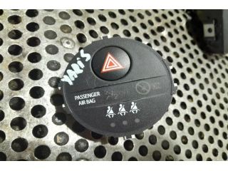 bontott TOYOTA YARIS Vészvillogó Kapcsoló