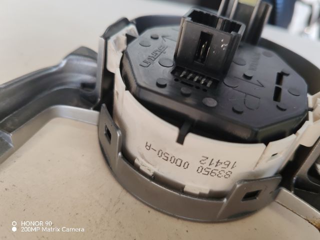 bontott TOYOTA YARIS Vészvillogó Kapcsoló