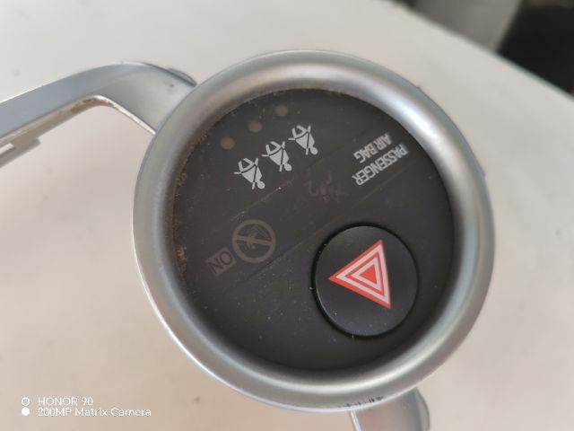 bontott TOYOTA YARIS Vészvillogó Kapcsoló