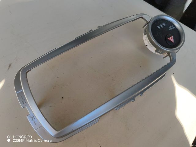 bontott TOYOTA YARIS Vészvillogó Kapcsoló