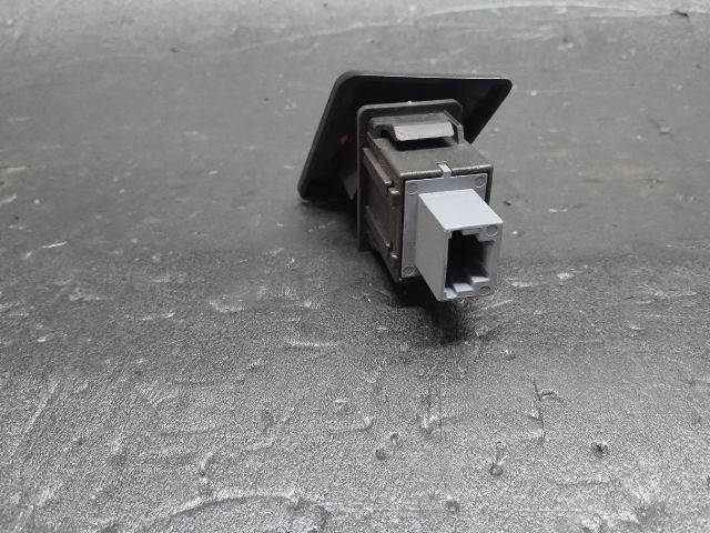 bontott TOYOTA YARIS Vészvillogó Kapcsoló