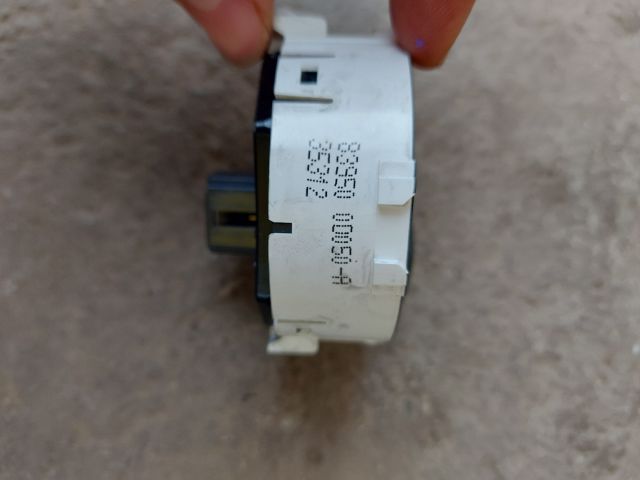 bontott TOYOTA YARIS Vészvillogó Kapcsoló