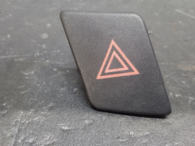 bontott TOYOTA YARIS Vészvillogó Kapcsoló