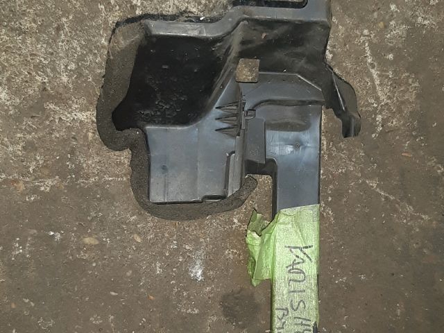 bontott TOYOTA YARIS Vízhűtő Radiátor Tartó