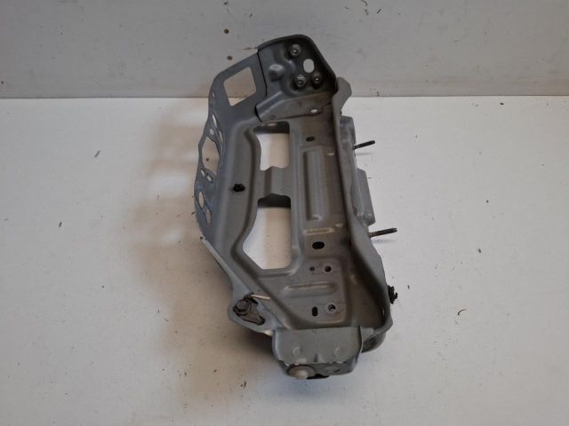 bontott TOYOTA YARIS Vízhűtő Radiátor Tartó