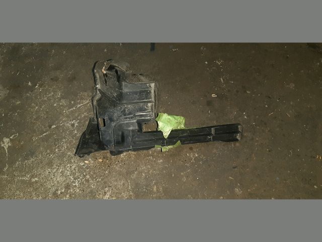 bontott TOYOTA YARIS Vízhűtő Radiátor Tartó