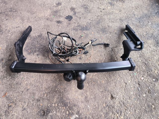 bontott TOYOTA YARIS Vonóhorog