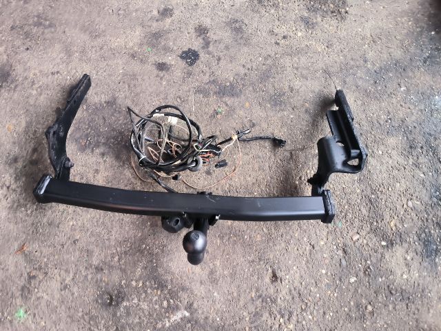 bontott TOYOTA YARIS Vonóhorog