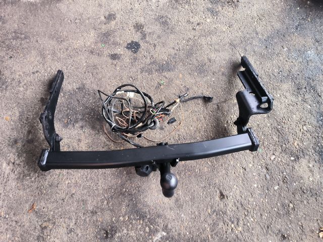 bontott TOYOTA YARIS Vonóhorog