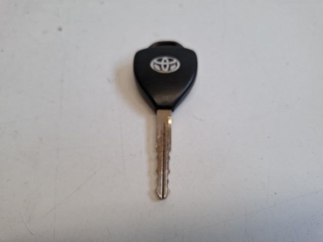 bontott TOYOTA YARIS Zárbetét Szett