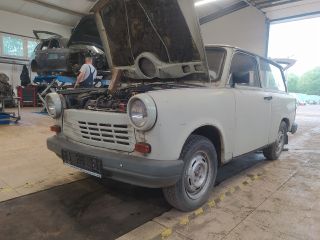 bontott TRABANT 1.1 Bal első Csonkállvány Kerékaggyal