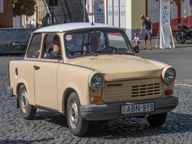 bontott TRABANT 1.1 Homlokfal (Üres lemez)