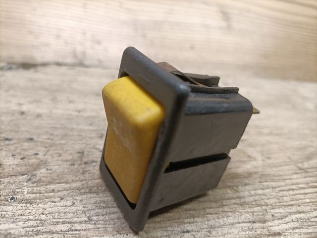 bontott TRABANT 1.1 Ablakfűtés Kapcsoló