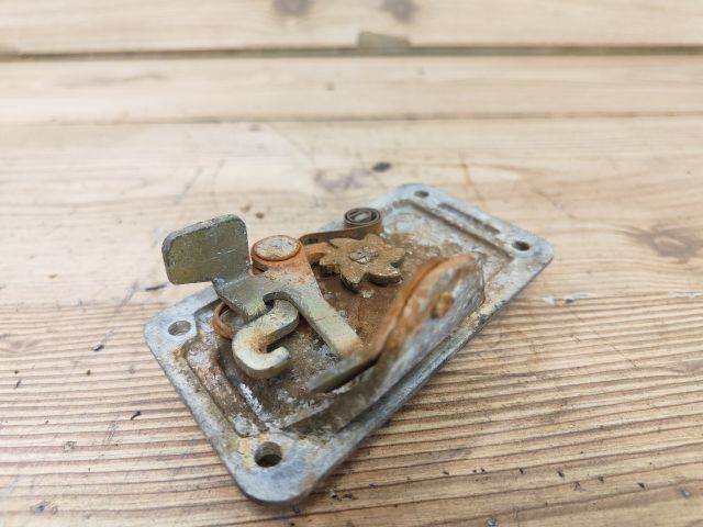 bontott TRABANT 1.1 Bal első Ajtózár