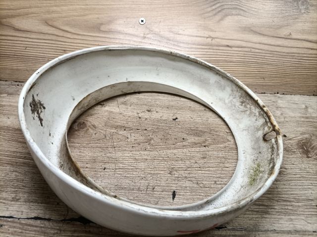 bontott TRABANT 1.1 Bal Fényszóró Lámpakeret